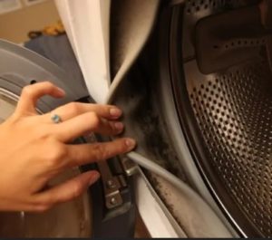 איך לנקות מכונת כביסה מפסולת?