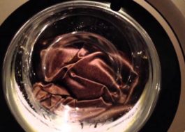 Sådan vasker du mørklægningsgardiner i en vaskemaskine