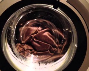 Hoe verduisteringsgordijnen in een wasmachine wassen?