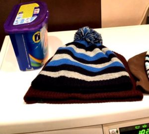 Πώς να πλύνετε ένα καπέλο σε ένα πλυντήριο ρούχων;
