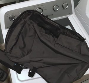 Cum să speli un rucsac de școală într-o mașină de spălat?