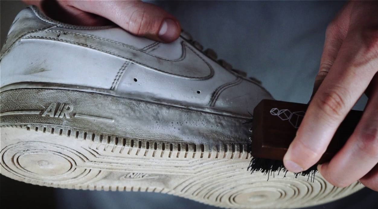 cleaning the soles of sneakers