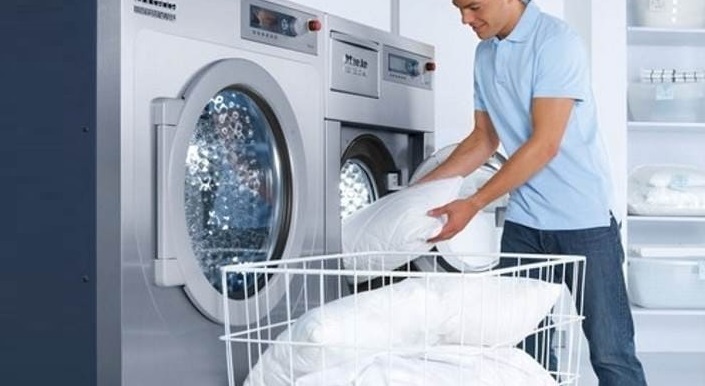 lava tu ropa en la lavandería de autoservicio