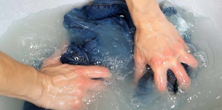 jaqueta jeans para lavar as mãos