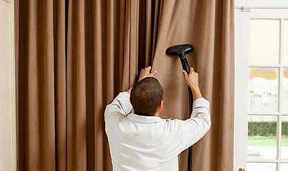 Limpiar cortinas sin quitarlas de la barra de la cortina.