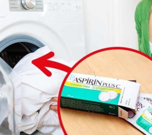 Hoe wasgoed bleken met aspirine in een wasmachine?