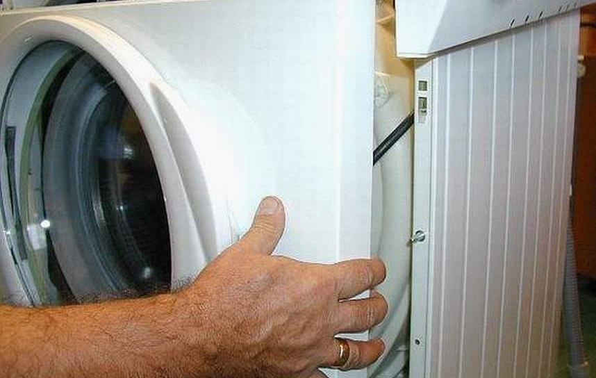 Cách tháo bảng mặt trước trên máy giặt Bosch