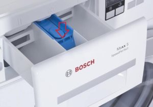 Kur Bosch veļas mašīnā ieliet kondicionieri?