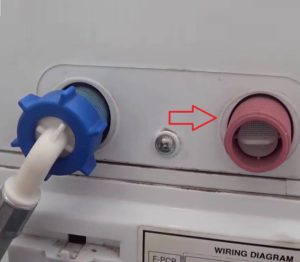 Adakah mungkin untuk menuangkan air panas ke dalam mesin basuh automatik?