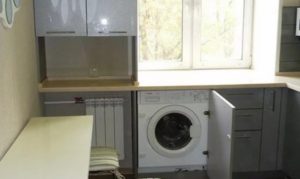 Да ли је могуће поставити машину за прање веша поред радијатора?