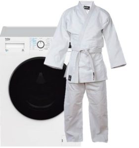 Giặt kimono judo trong máy giặt