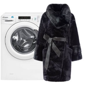Πλύσιμο ενός μουτον γούνινου παλτό σε ένα πλυντήριο