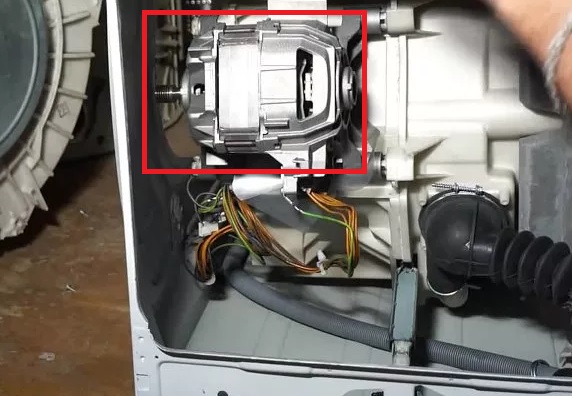 Sådan afmonteres motoren på en Bosch vaskemaskine