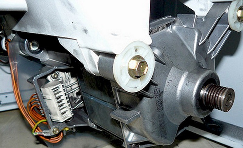 Caracteristici de demontare a motorului