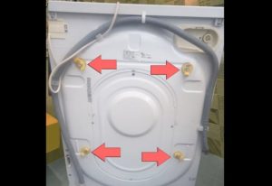 Nasaan ang mga transport bolts ng Zanussi washing machine?