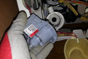 Jak vyměnit čerpadlo u pračky Electrolux?