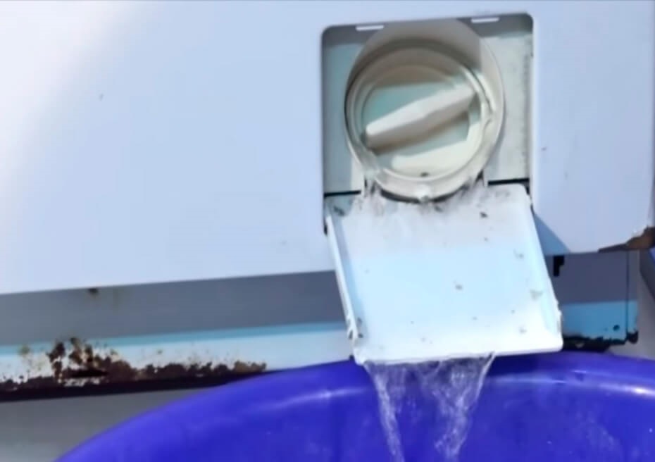 Как да източите водата от пералня Zanussi