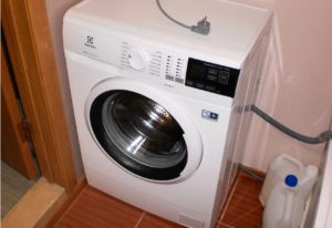 Как да инсталирате пералня Electrolux?