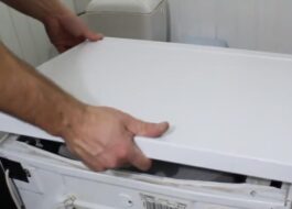Comment ouvrir le capot supérieur d'une machine à laver Ardo