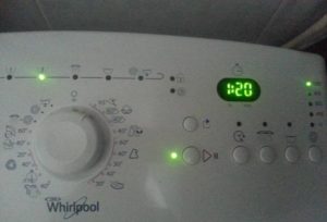 Ako správne zapnúť práčku Whirlpool?