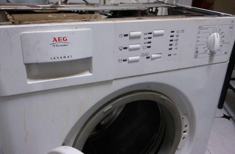 Mau funcionamento da máquina de lavar AEG