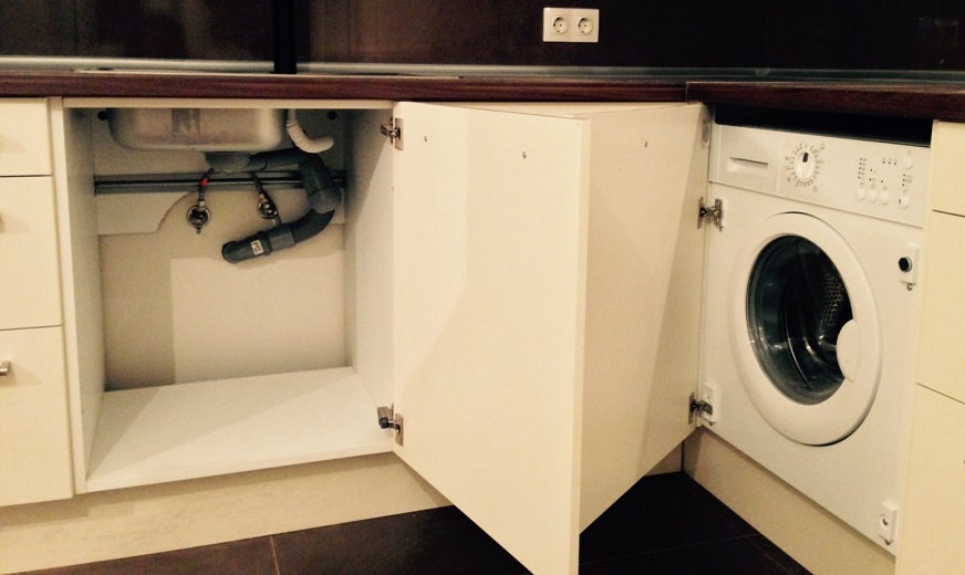 Preparant espai per a una rentadora AEG