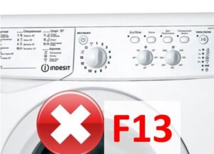 Mașina de spălat Indesit afișează eroarea F13