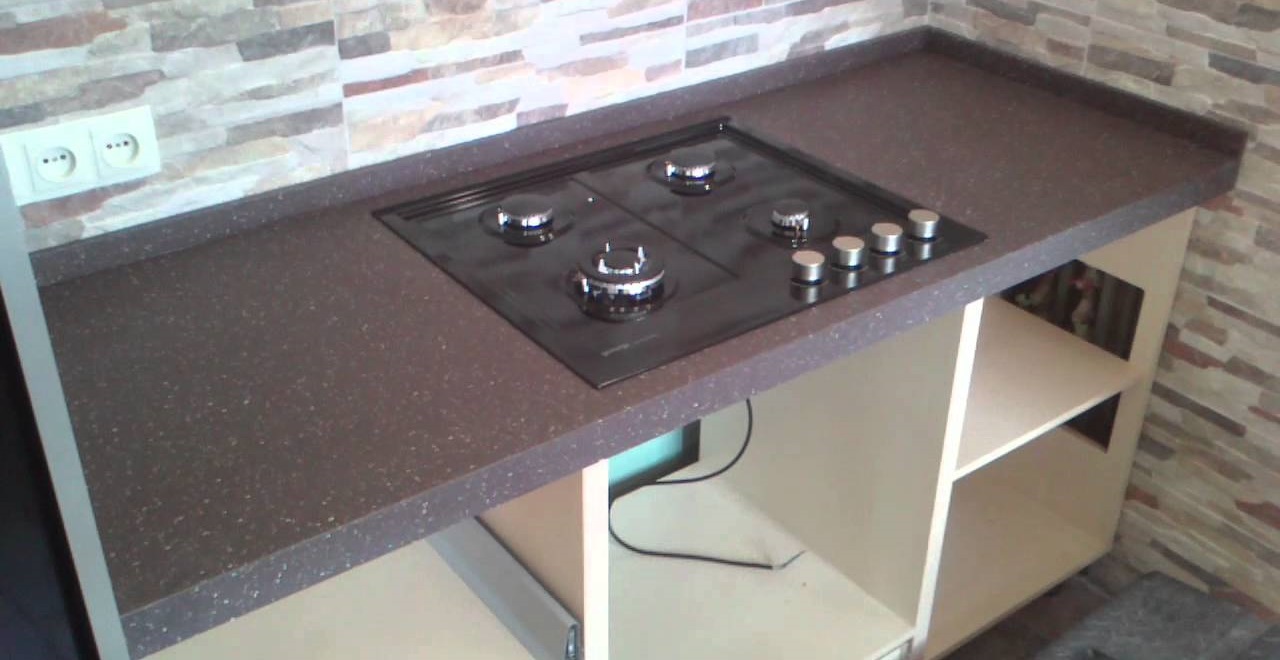 Will the machine fit under the countertop with the hob?