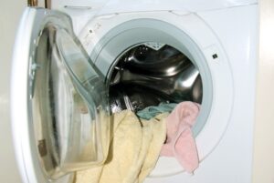 Waarom spoelt of centrifugeert de wasmachine niet?