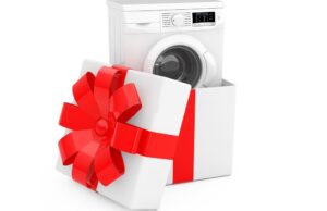 Wat is een leuke manier om een ​​wasmachine als huwelijkscadeau te geven?