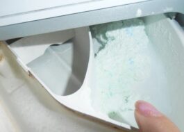 Serbuk pencuci tidak larut dalam mesin