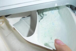 Bột giặt không tan trong máy