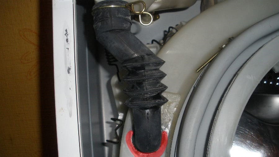 sustitución del tubo que va del depósito al dispensador