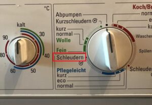 Hogyan kell lefordítani a „Schleudern” szót egy mosógépen?