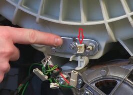 How to remove the temperature sensor in a washing machine