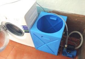 Conectando a máquina de lavar ao tanque de água