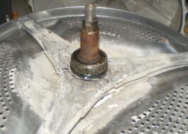 Como remover o eixo do tambor de uma máquina de lavar