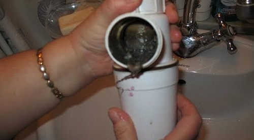 Sink siphon clogged