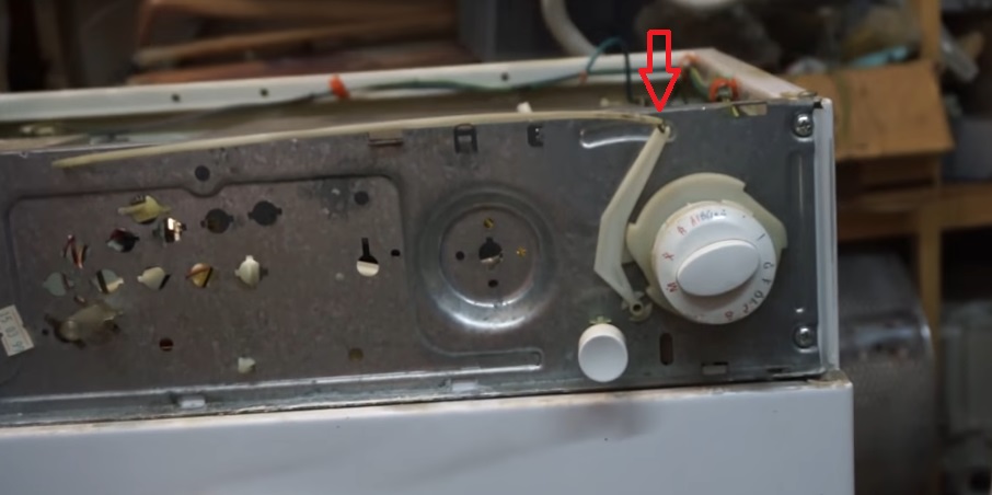 изключете проводника от лоста на дръжката на превключвателя