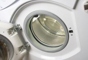 Да ли треба да држим машину за прање веша отвореном?