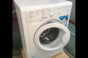 A escotilha da máquina de lavar Indesit não fecha