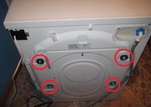 Nasaan ang mga shipping bolts sa isang LG washing machine?