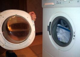 Is it possible to hang the door of a washing machine?