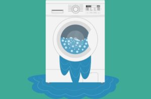 Tại sao máy giặt LG của tôi bị rò rỉ nước từ đáy trong chu trình vắt?