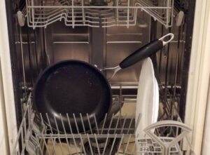 Es pot rentar una paella antiadherent al rentavaixelles?