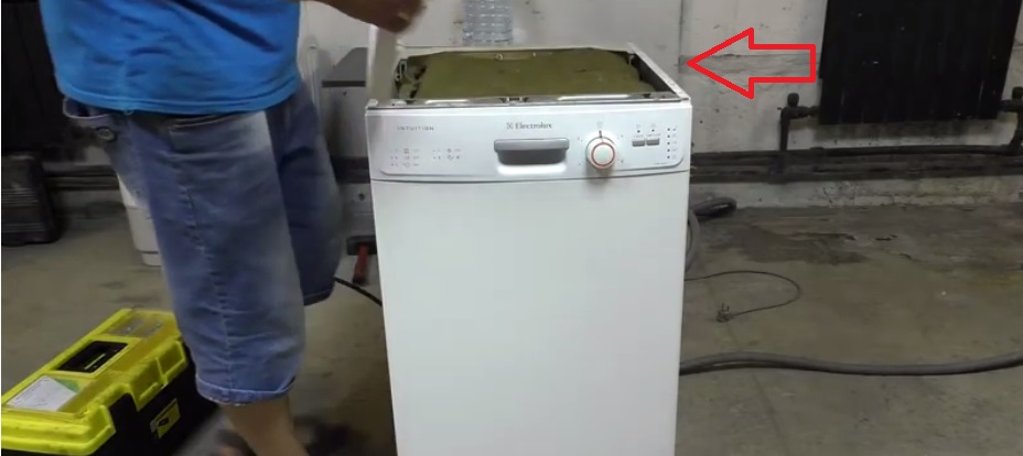remove the cover of the PMM Electrolux