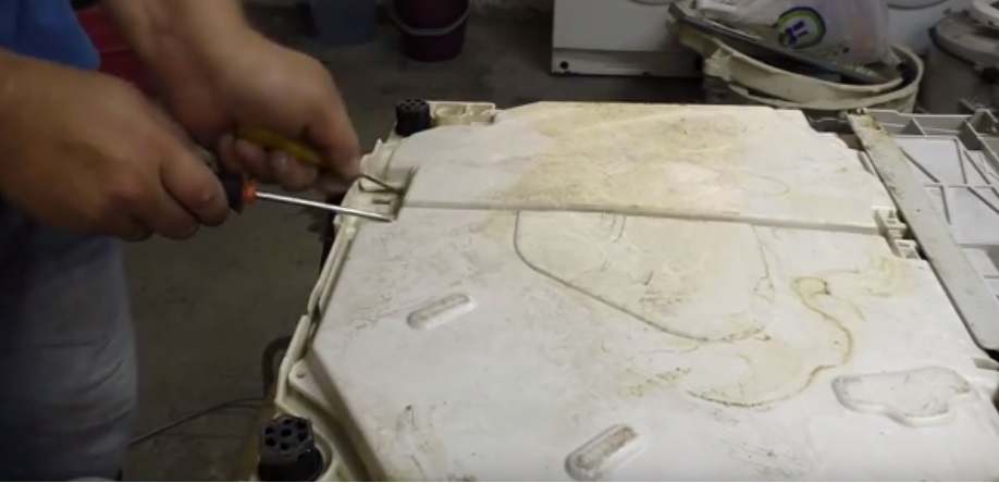 remove the PMM Electrolux pan cover