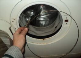 Sådan sætter du en fjeder på en vaskemaskinetromle