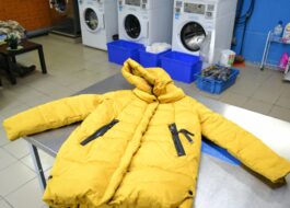 วิธีทำให้เสื้อแจ็คเก็ตดาวน์แห้งอย่างถูกต้องหลังจากซักในเครื่องซักผ้า