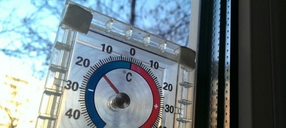 termometer på balkongen